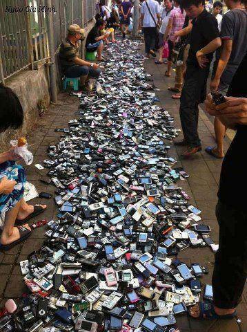 یک بازار موبایل عجیب (عکس)
