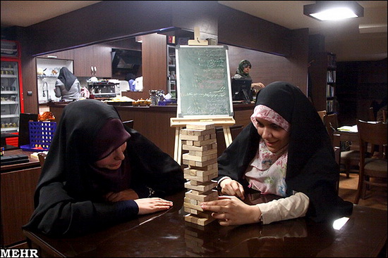 در تنها کافه زنانه ایران چه خبر است؟+عکس