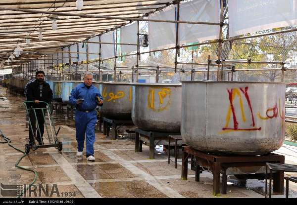 پخت 72 تن آش نذری در شیراز (+عکس)