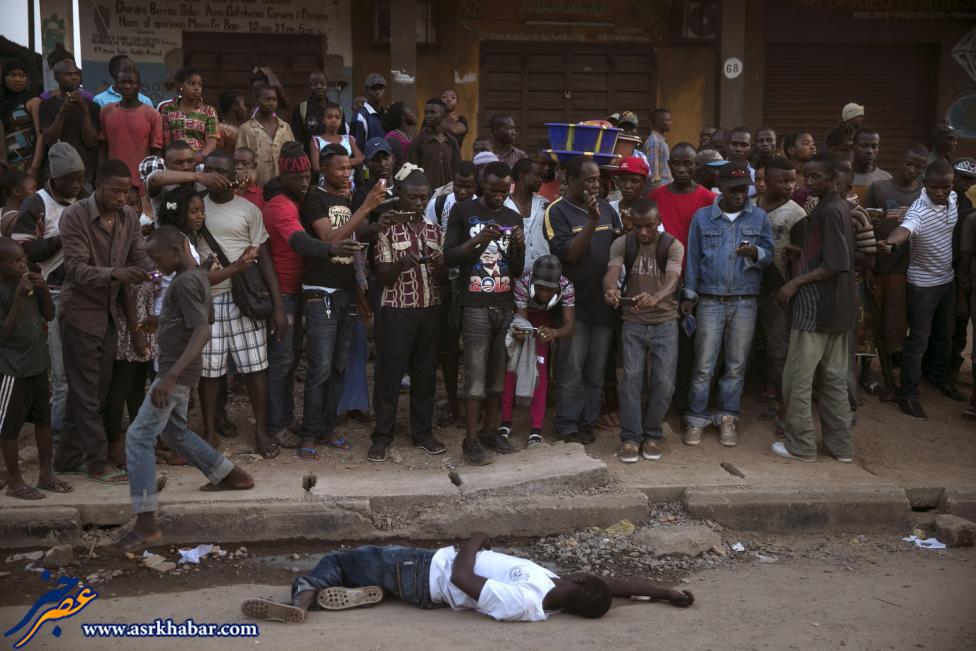 عکس: واکنش عجیب مردم به مرگ یک ابولایی