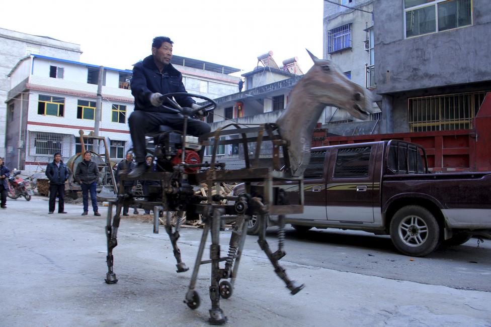 ساخت عجیب ترین اسب جهان توسط یک چینی (عکس)