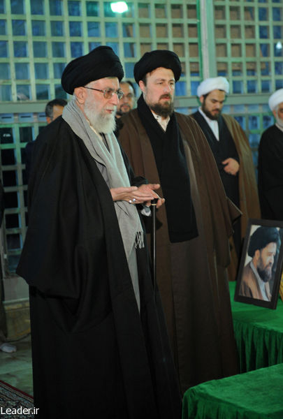 تصاويرحضور رهبر انقلاب در مرقد مطهر امام خمینی و گلزار شهدای بهشت زهرا