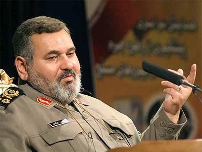 فیروزآبادی: فرمانده نظامی نباید برای دل رئیس‌جمهور کار کند و مثلا وزیر ارتباطات شود