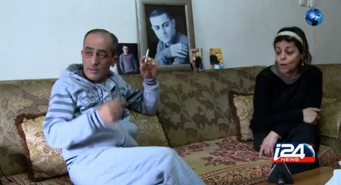 اعدام یک مسلمان اسرائیلی توسط کودک داعشی (+عکس و فیلم) اعدام یک مسلمان اسرائیلی توسط کودک داعشی (+عکس و فیلم)