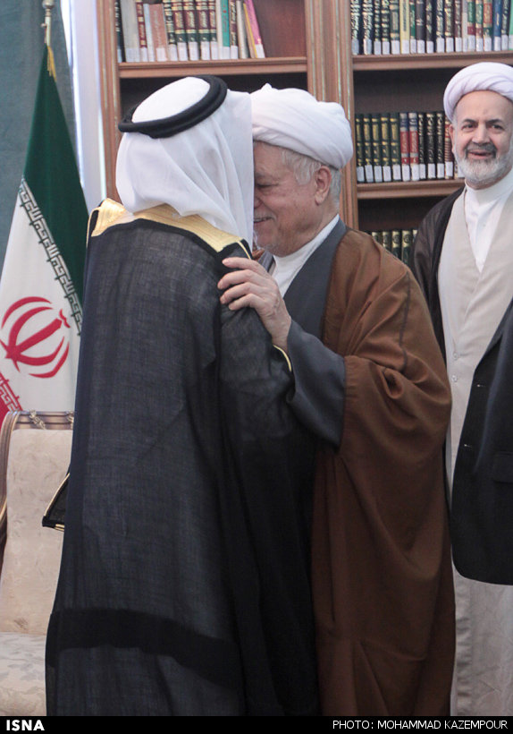 بوسه سفیر عربستان بر پیشانی هاشمی (عکس)