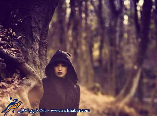 اخراج خانم مهماندار هواپیما به خاطر تصاویر تحریک کننده اش(+عکس)