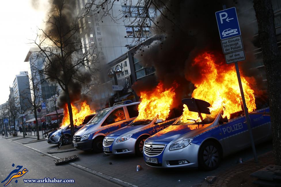 عکس: آتش زدن ماشین های پلیس آلمان