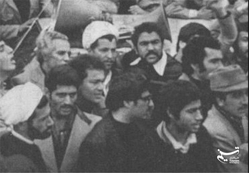 هاشمی رفسنجانی و شهید باهنر در راهپیمایی +عکس