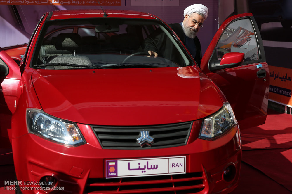 عکس: روحانی سوار بر خودرو جدید ساینا