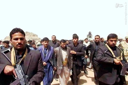 محافظان رهبر انصارالله یمن/عکس