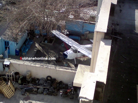 پارک هواپیما در حیاط یک تهرانی!/عکس