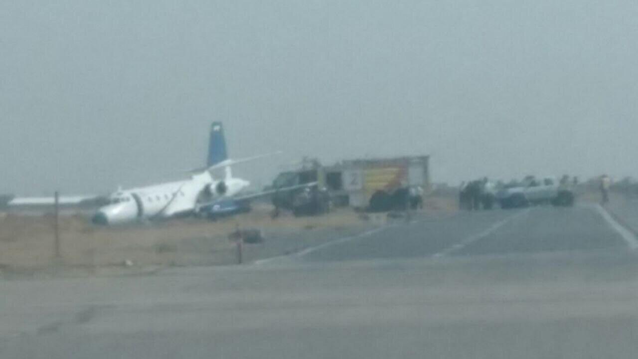 هواپیمای جت استار در مشهد از باند خارج شد + عکس