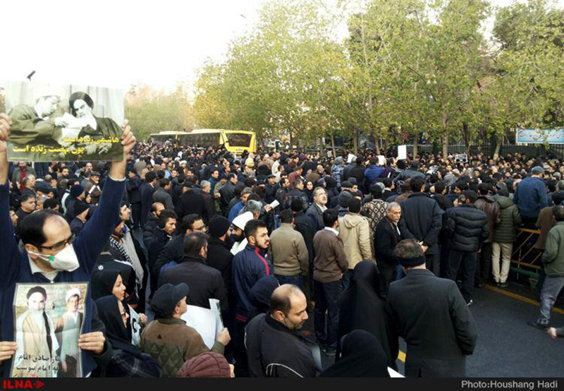 تصاویر: حضور مردم در مقابل دانشگاه تهران