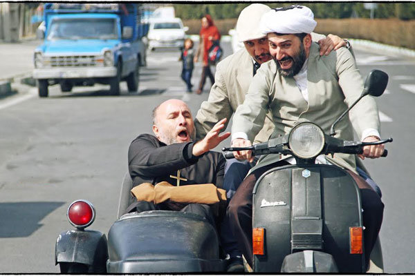 موتورسواری یک روحانی در فیلم «اکسیدان»! +عکس