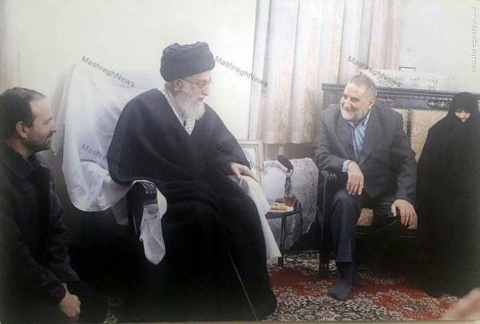 حضور رهبر انقلاب در منزل «حسن اکبری» محافظ شهیدش (عکس)