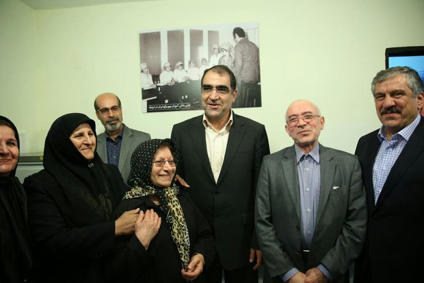 دیدار وزیر بهداشت با اولین بهورز ایران +عکس