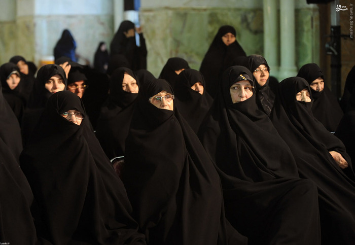 عکس: دختران امام خمینی(ره) در مراسم ارتحال امام(ره)