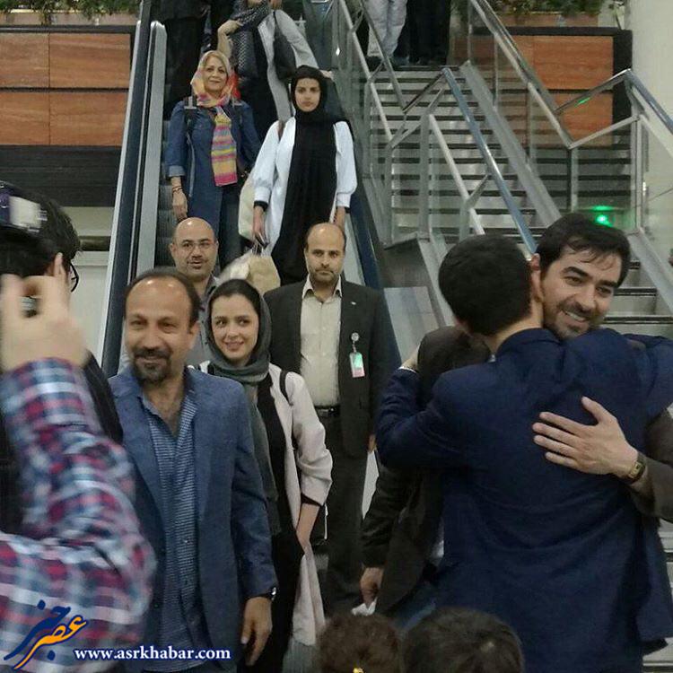 حاشيه هاي استقبال از شهاب حسینی و اصغر فرهادی در فرودگاه امام