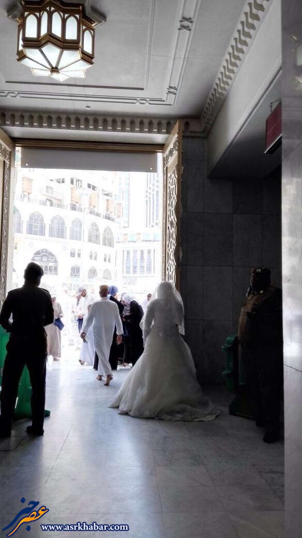 حضور در مسجد الحرام با لباس عروس! (عکس)