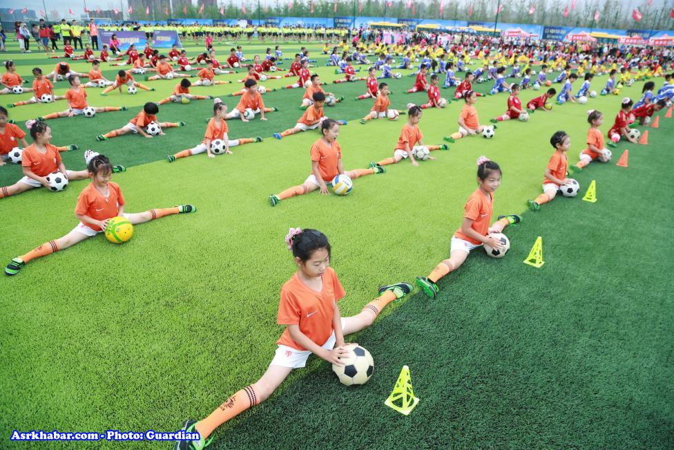 تمرین عجیب و متفاوت دختران چینی در فوتبال (عکس)