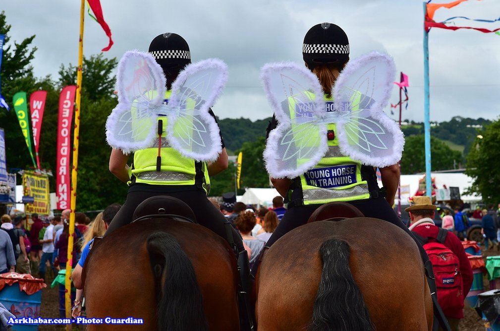 لباس عجیب پلیس های زن انگلیس (عکس)