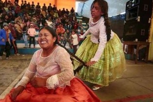 جشنواره کشیدن موی زنان در بولیوی+عكس