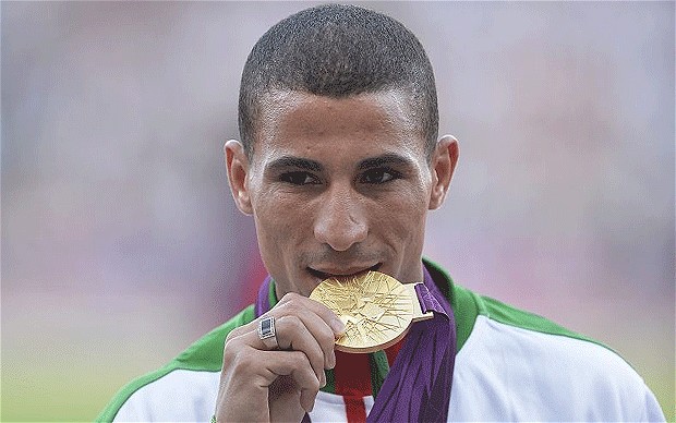 چرا قهرمانان المپیک مدال خود را گاز می گیرند؟ (+عکس)