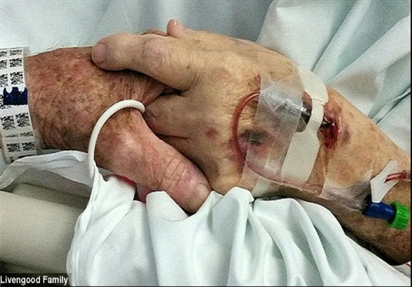 مرگ عاشقانه زوج سالمند در یک روز! +عکس مرگ عاشقانه زوج سالمند در یک روز! +عکس