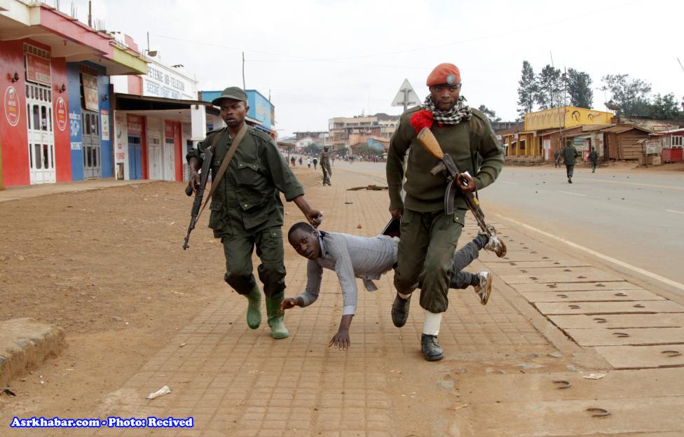 روش عجیب انتقال متهم در کنگو (عکس)