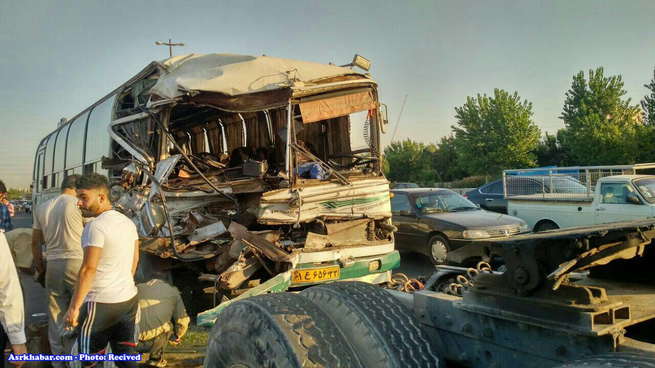 20 مصدوم در تصادف اتوبوس با تریلر در کرج (عکس)