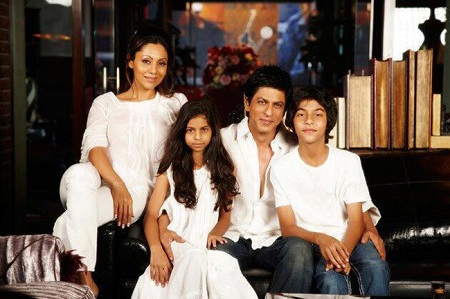 شاهرخ خان درکنار خانواده‌‏اش +عکس
