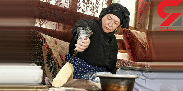 خانم بازیگر درحال پخت نان محلی +عکس