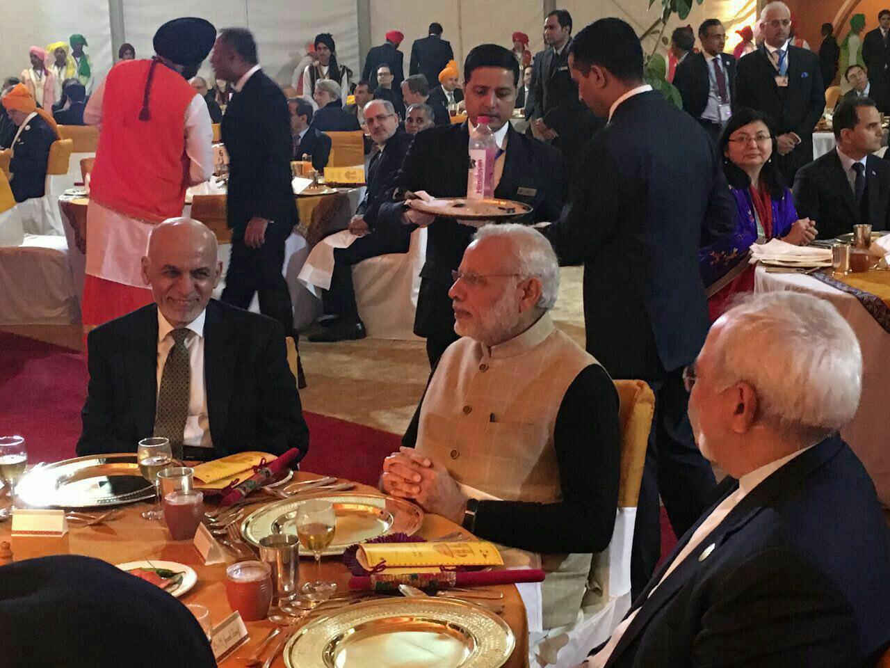 حضور ظریف در ضیافت شام نخست‌وزیر هند (عکس)