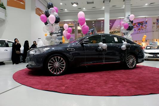 اولین نمایشگاه خودرو برای زنان در عربستان افتتاح شد(تصاویر)