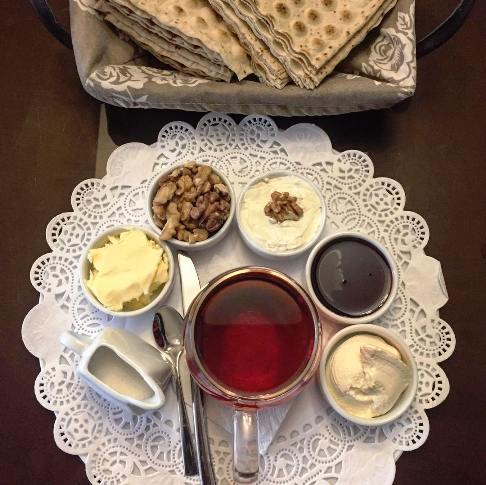 بازیگر زن ایرانی و میز صبحانه اش!(عكس)