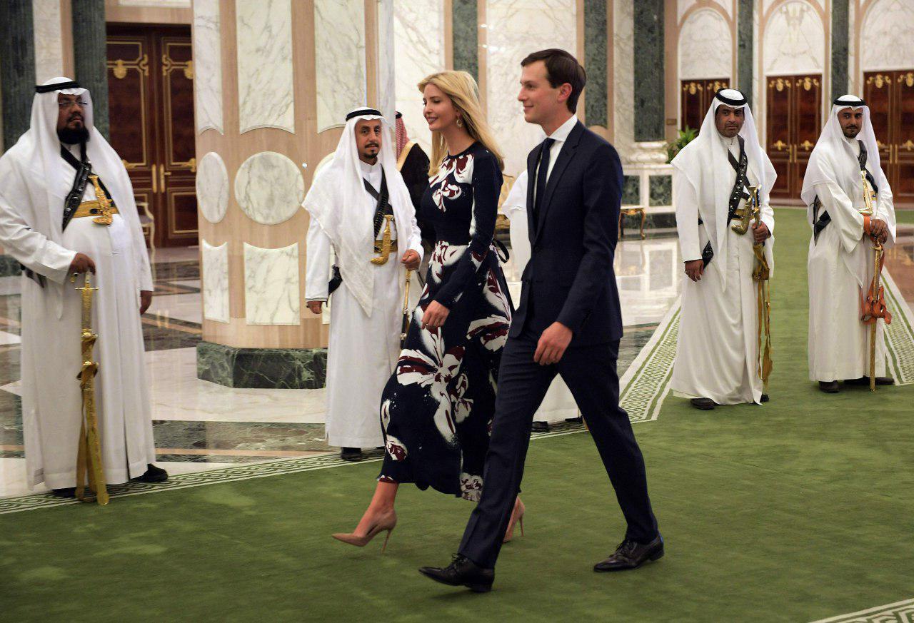 نگاه معني دار درباريان سعودي به دختر ترامپ(عكس)
