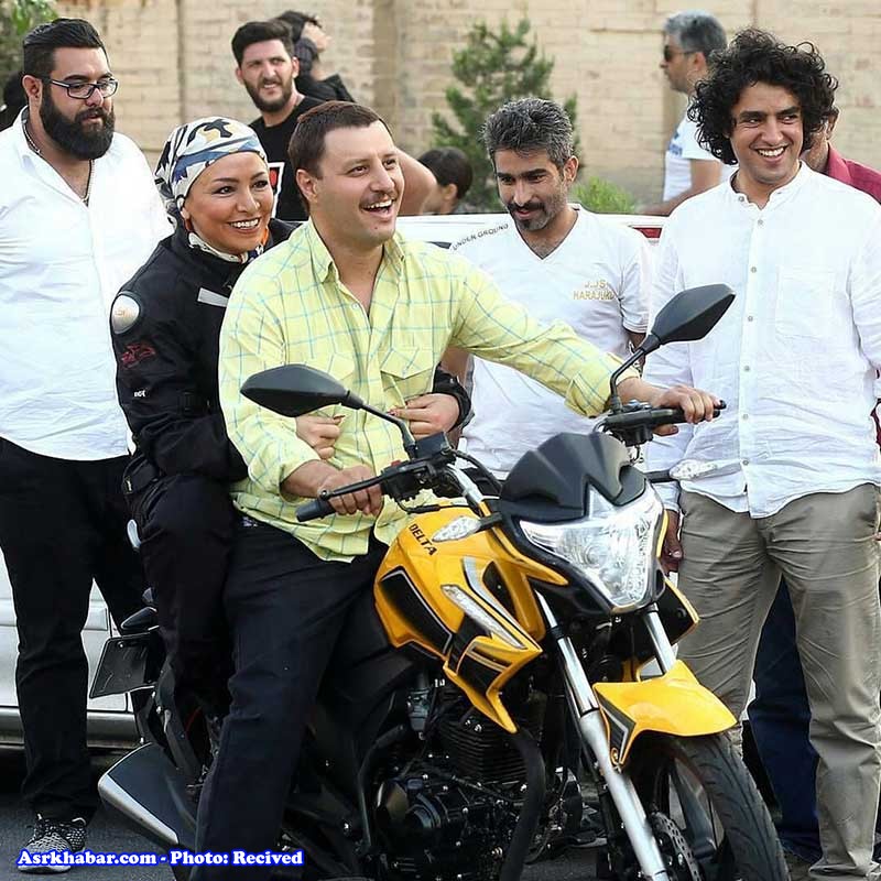 موتورسواری جواد عزتی به همراه همسرش! + عکس