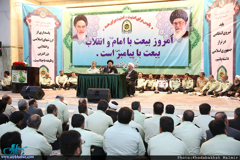 دیدار فرماندهان نیروی انتظامی با آيت الله سید حسن خمینی دیدار فرماندهان نیروی انتظامی با آيت الله سید حسن خمینی