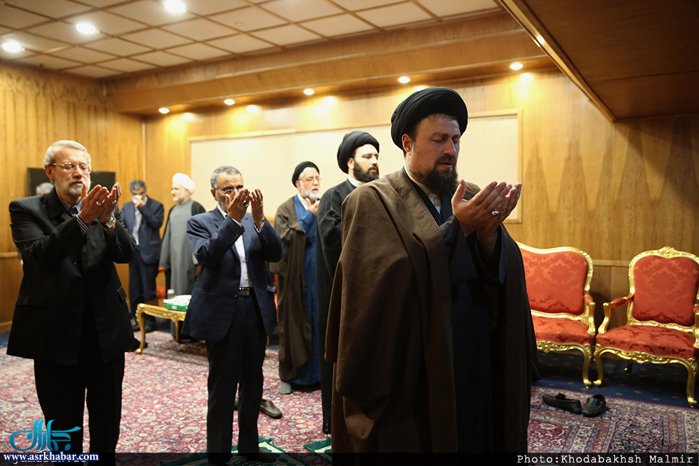 لاریجانی به سیدحسن خمینی اقتدا كرد لاریجانی به سیدحسن خمینی اقتدا كرد
