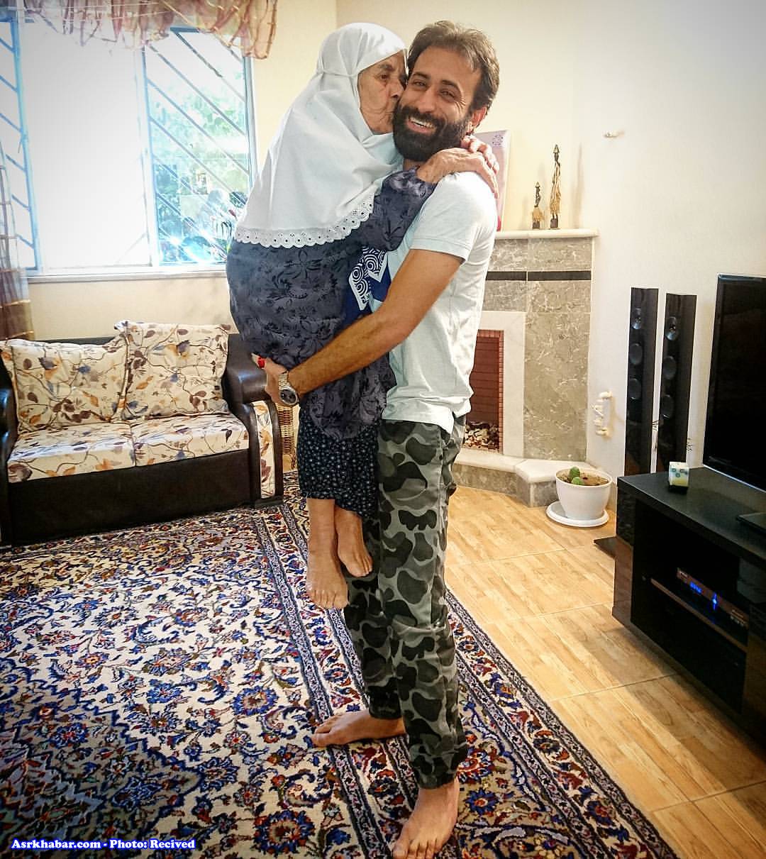 حرکت عاشقانه مهدی رجب زاده و مادربزرگش! (+عکس)