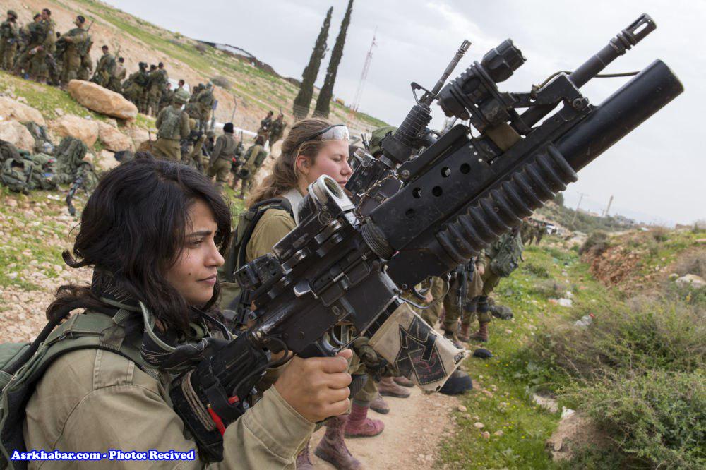 دختران سرباز اسرائیلی اسلحه بدست در زمان تمرین (+عکس)