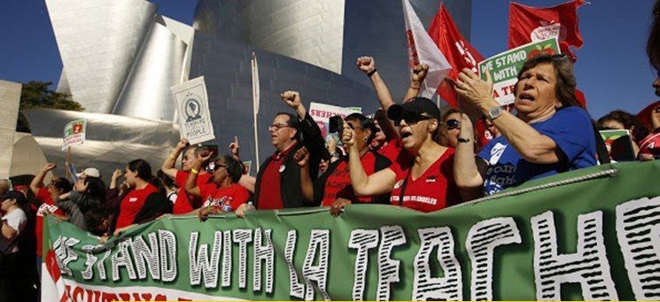 اعتصاب هزاران معلم در لس آنجلس به دلیل دستمزد پائین (+عکس)
