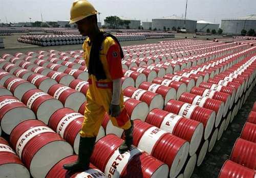 ادعای رویترز: معافیت آمریکا برای خرید نفت ایران به ۵ کشور کاهش خواهد یافت