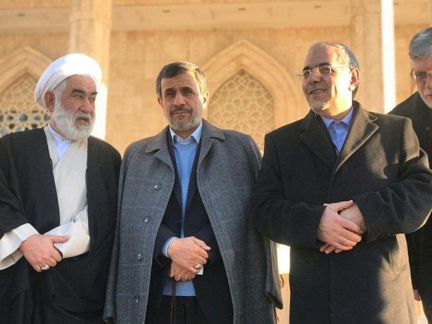 تیپ خاص احمدی نژاد در حرم امام خمینی(عكس)