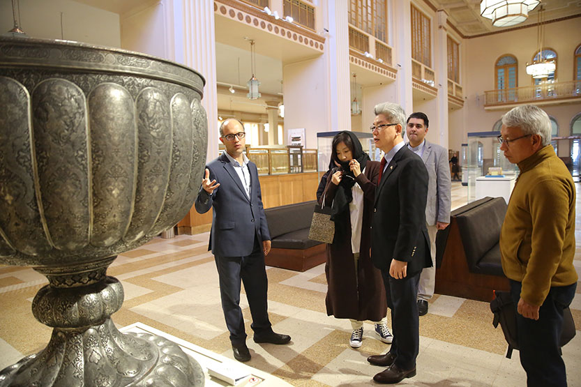 بازدید سفیر کره جنوبی از موزه بانک ملّی ایران