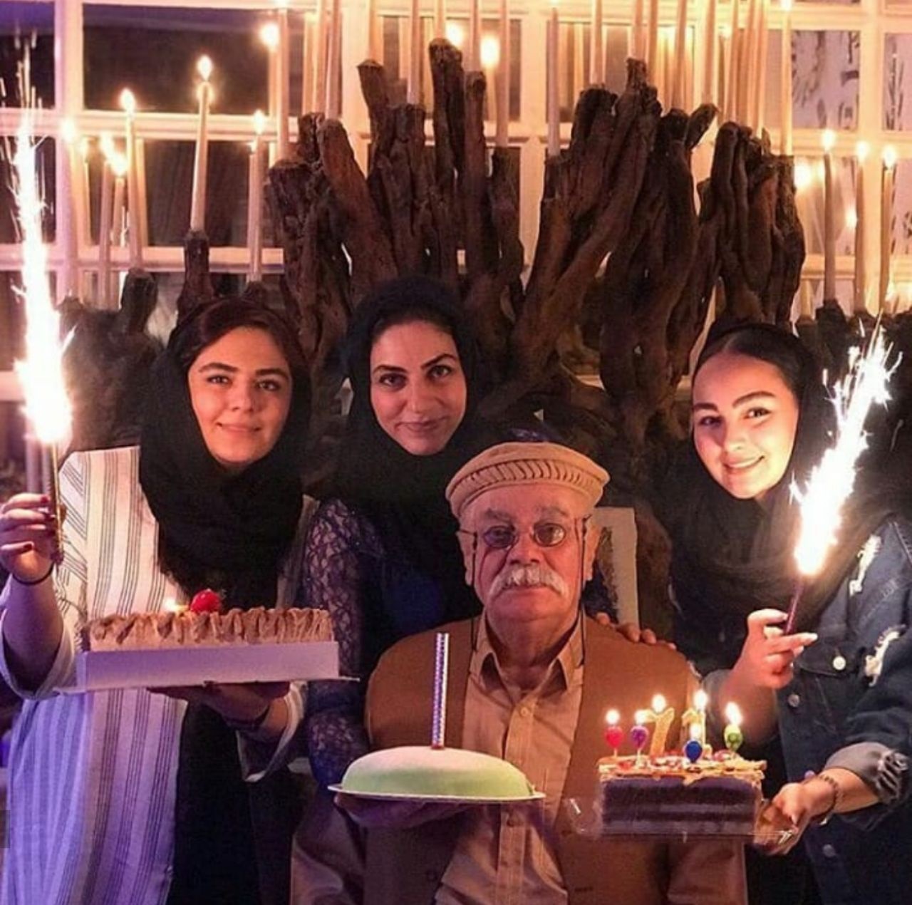 تولد چنگیز وثوقی در کنار همسر و دخترانش (+عکس)