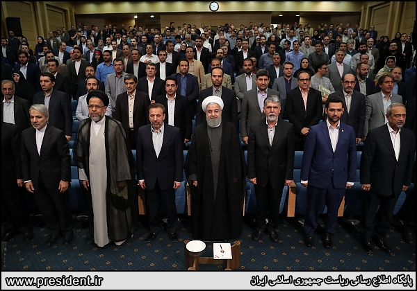 رئیس جمهور در جمع اصحاب رسانه مطرح كرد :جدا شدن از صندوق راي یعنی جنگ داخلی و تسلیم شدن در برابر دشمن