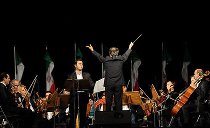 پسر احمدی نژاد در کنسرت (+عکس)