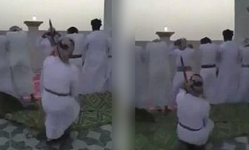 شوخی دیوانه‌وار مرد عمانی با نمازگزاران (عکس)
