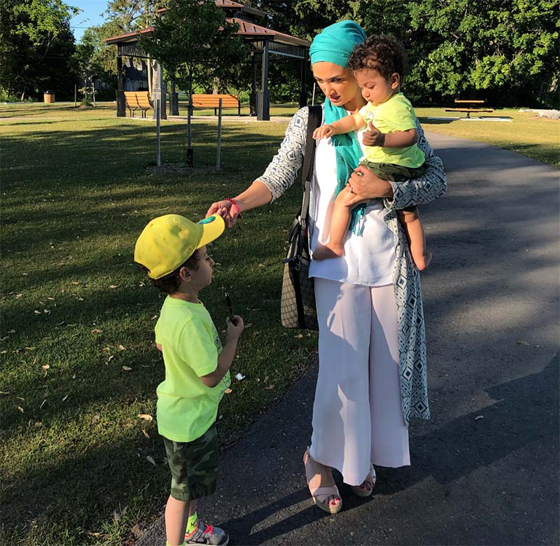 روناک یونسی با بچه هایش در کانادا (عکس)